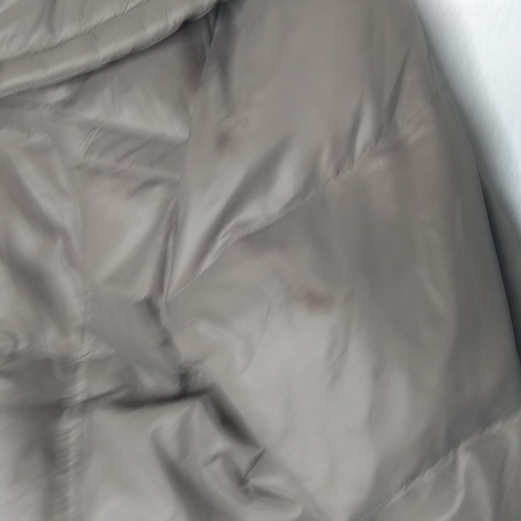 Women's Large DKNY Down Filled Quilted Puffer Coat. Full zip with snap button. - Picture 4 of 9